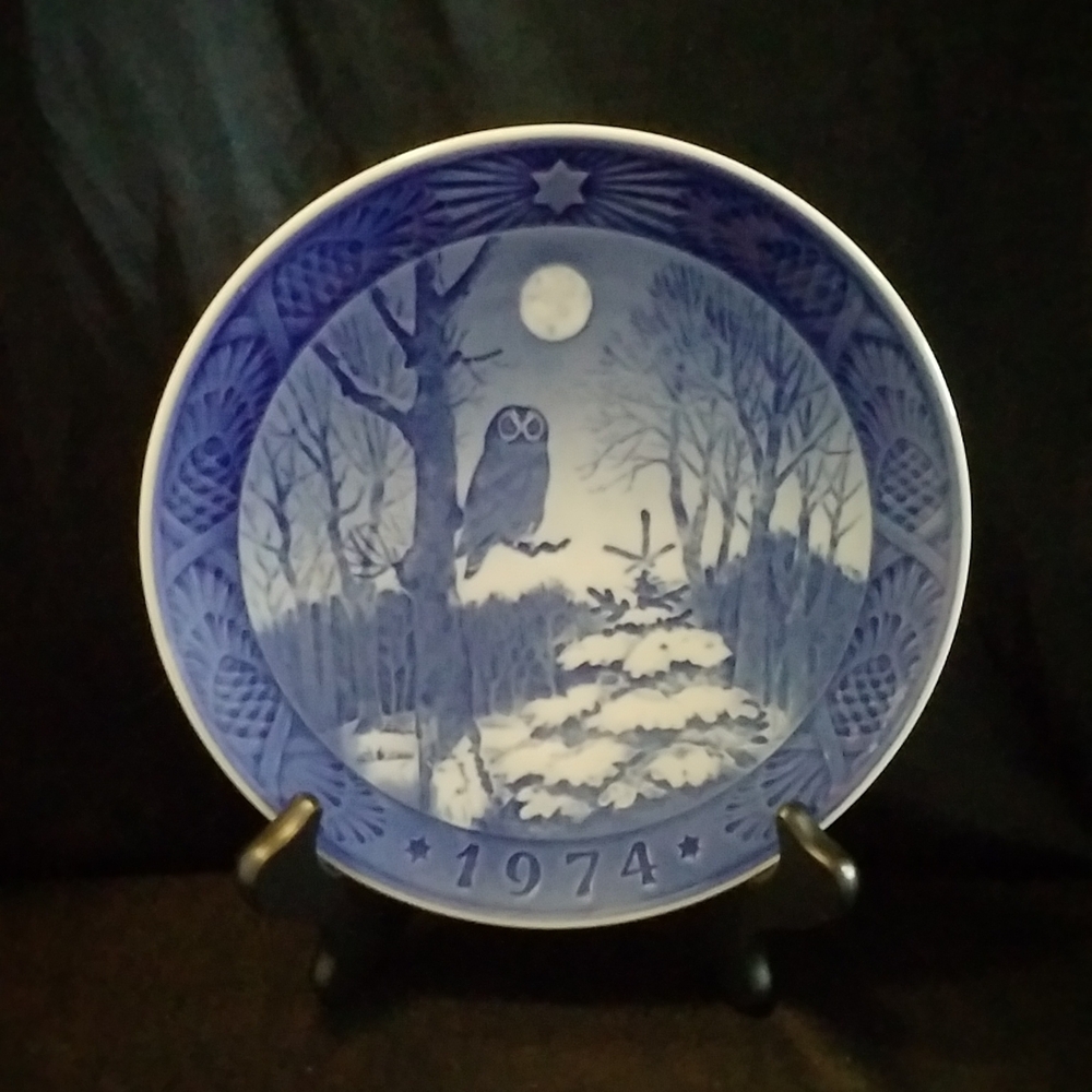 ROYAL COPENHAGEN CHRISTMAS PLATE 1974 WINTER TWILIGHT Denmark